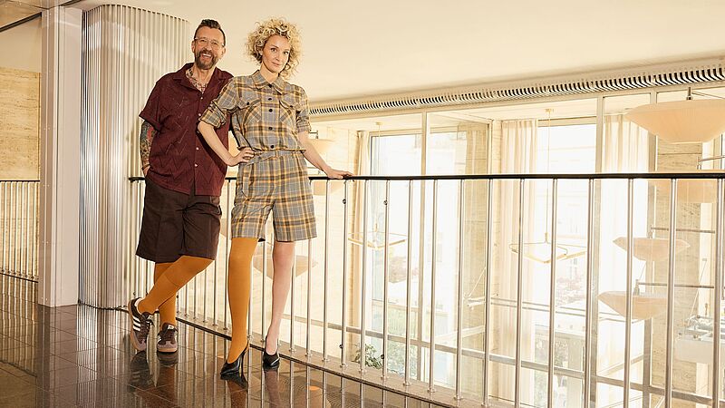 Anna Maisetti og Jürgen Jakob har på seg mediven cosy 550 kompresjonsplagg i Saffron-yellow